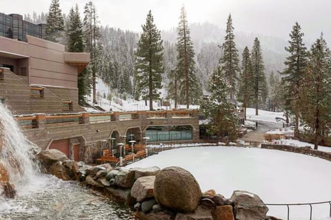 Resort at Squaw Creek's 605 & 607 Condominio in Palisades Tahoe (Olympic Valley)