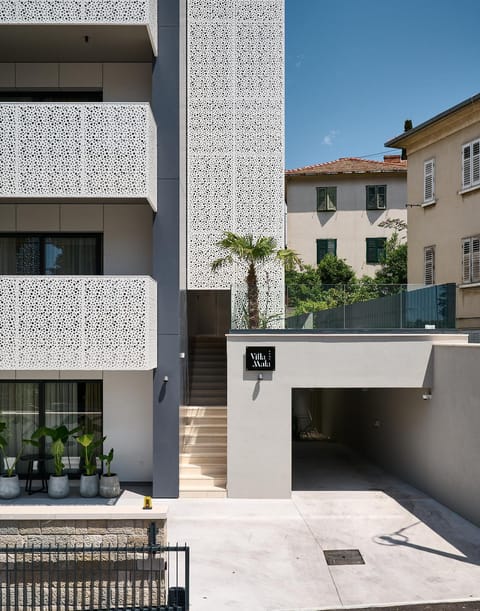 Property building, Day