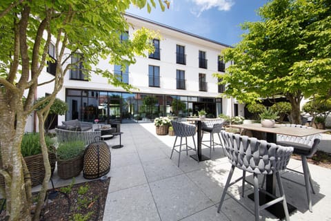 Property building, Patio, Inner courtyard view