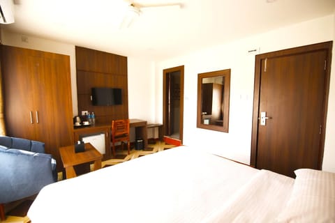 Bed, TV and multimedia, Photo of the whole room, Seating area