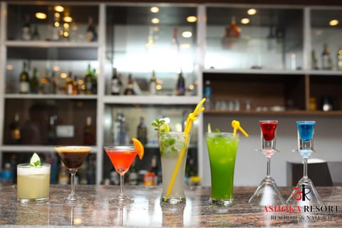 Lounge or bar, Drinks, Alcoholic drinks