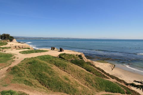 Pleasure Point Retreat House in Opal Cliffs