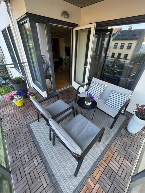 Patio, Balcony/Terrace, Seating area