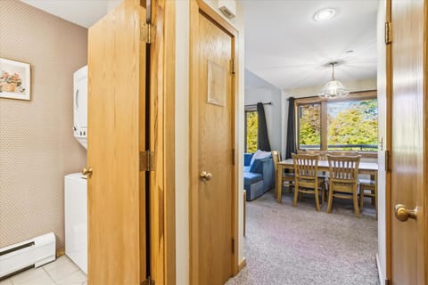 Cozy Two bedroom two bathroom with Access to sport center Highridge Condo J11 House in Mendon