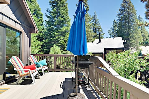 Schussing Paradise House in Truckee