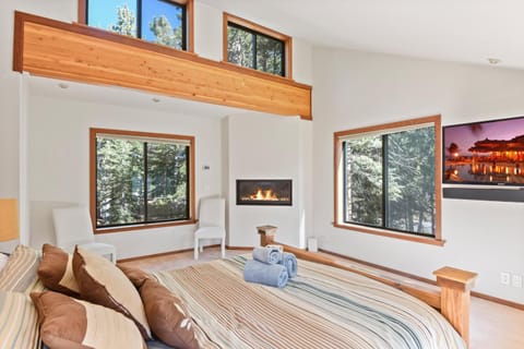Sugar Bear Lodge Estate House in Tahoe City