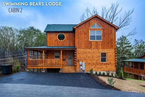 Swimming Bears Lodge Two Cabins with Pools and HotTubs House in Pigeon Forge