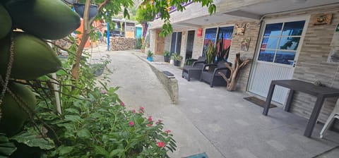 Patio, Day, Garden