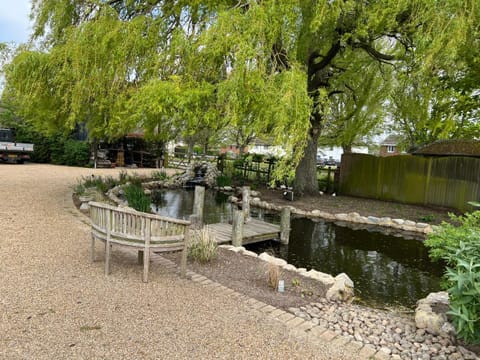 Little Owl Cottage House in Borough of Swale