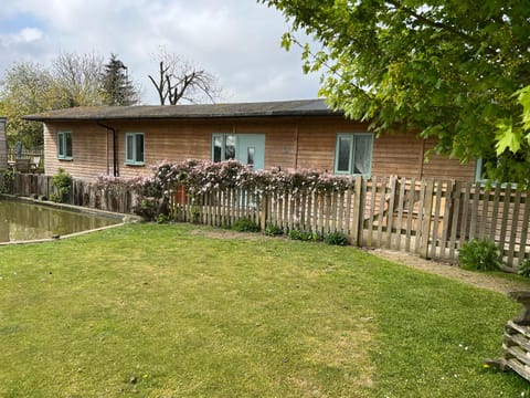 Little Owl Cottage House in Borough of Swale