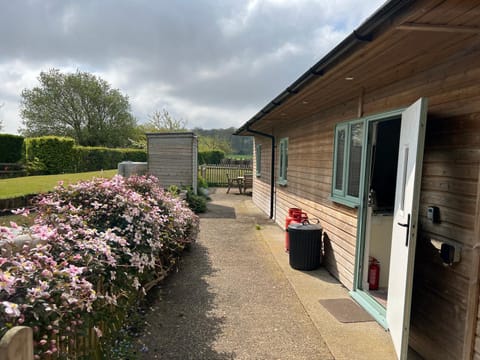 Little Owl Cottage House in Borough of Swale