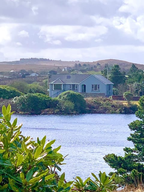 Property building, Natural landscape, Lake view, Mountain view
