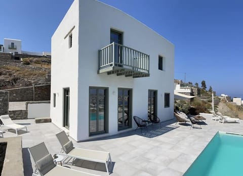 View (from property/room), Balcony/Terrace, Pool view