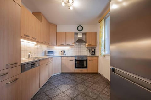 Kitchen or kitchenette, dishwasher, minibar, stove, toaster