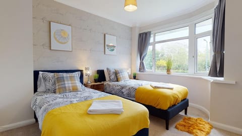 Contemporary 2 Bed Apartment With Private Garden Apartment in Maidstone