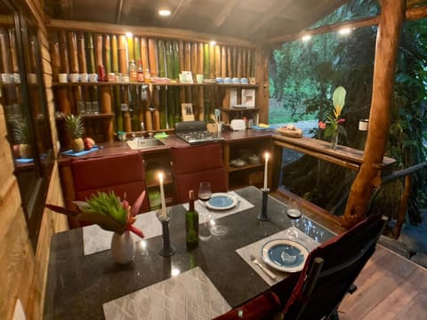 Jungle Bluff Beach Paradise - Jungle House Lodge nature in Bocas del Toro Province