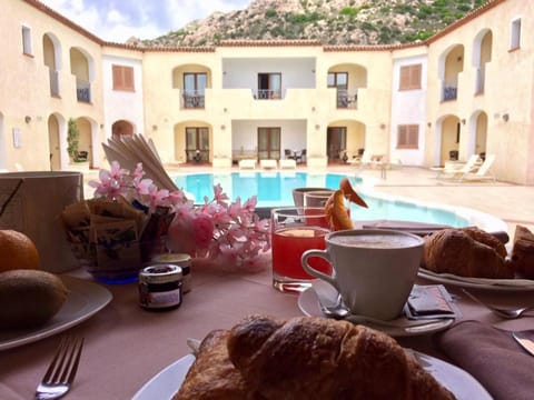 Swimming pool, Breakfast, Buffet breakfast