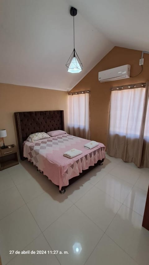 Hotel Hoskins Talara- Todas las habitaciones con aire acondicionado Bed and Breakfast in Department of Piura