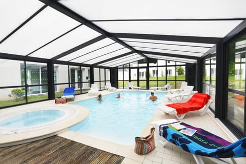 Hot Tub, Swimming pool