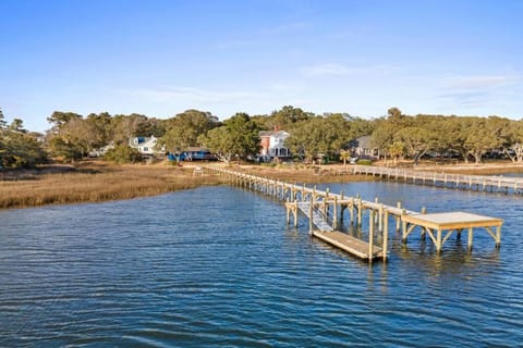 Dolphin Cove - Whole WATERFRONT House with Dock Haus in Ocean Isle Beach