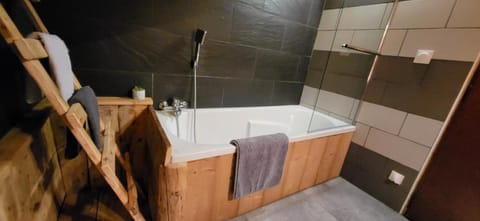 Bathroom, Bath