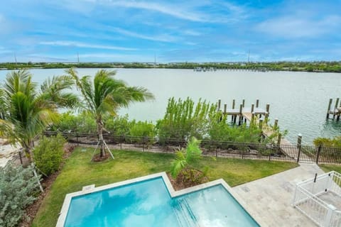 Sophisticated Sunsets by Brightwild-Pool & Dock! House in Stock Island