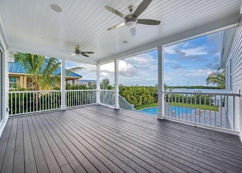 Seagate House -Waterfront w Dock House in Stock Island