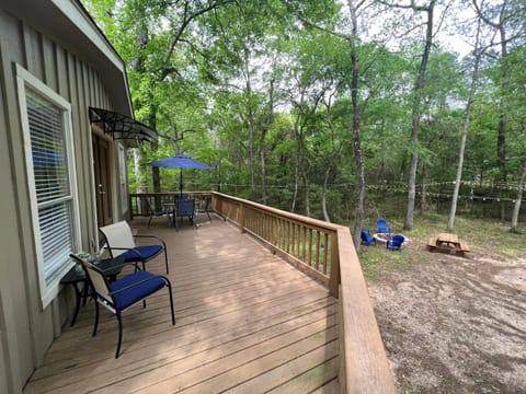 2 BDRM Treehouse Hideout- Lake Conroe with Boat ramp House in Lake Conroe