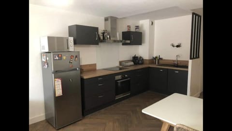 Charmant T2 de 45m2 - parking privé - terrasse- linge inclu- Proche Vannes Apartment in Vannes