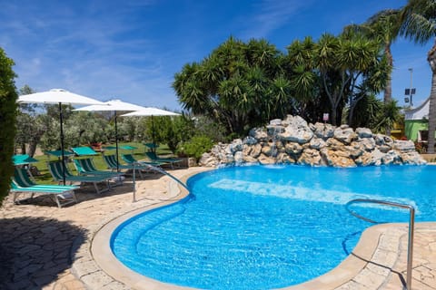 Garden view, Pool view, Swimming pool, sunbed