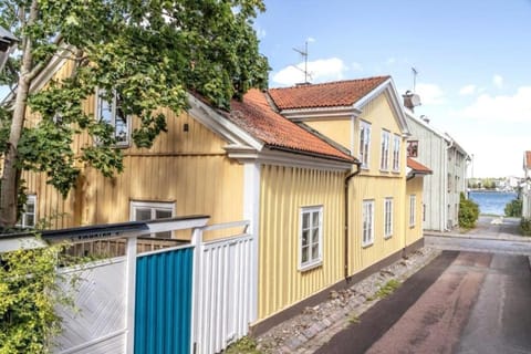 Property building, Street view