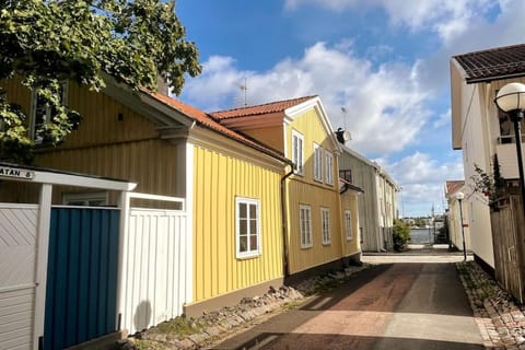 Central lägenhet i nyrenoverat 1700-talshus Condominio in Västervik