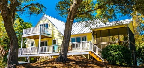 The Emerald Owl House - Peaceful Emerald Isle Beach House w/ Luxurious Heated Pool! Casa in Emerald Isle