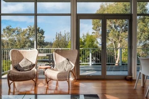 Natural landscape, Balcony/Terrace, Living room, Seating area