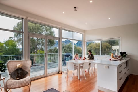 Balcony/Terrace, Dining area, Mountain view