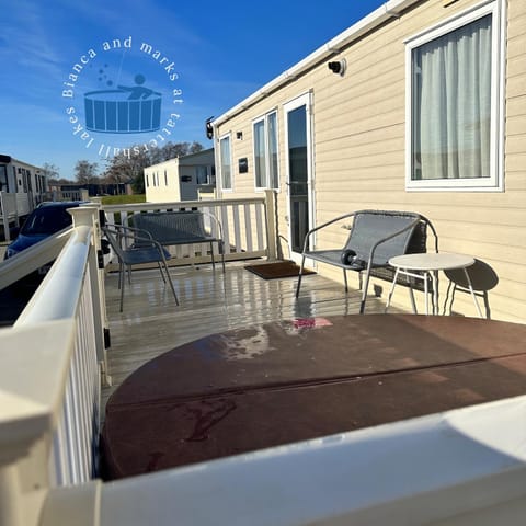 Bianca and marks 8 berth Caravan with Hot tub Campground/ 
RV Resort in Tattershall