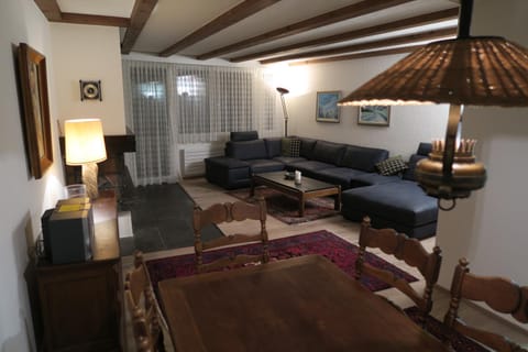 Living room, Photo of the whole room, Seating area, Dining area