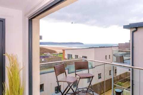 Natural landscape, View (from property/room), Balcony/Terrace, Seating area, Sea view