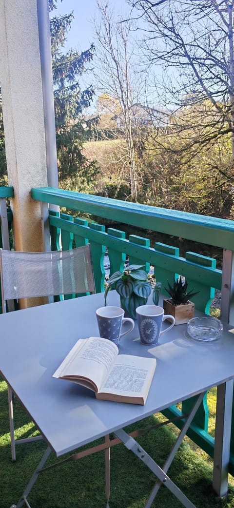 Patio, View (from property/room), Balcony/Terrace, River view