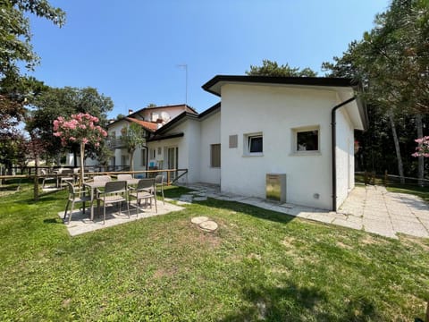 Property building, Natural landscape, Garden, Garden view