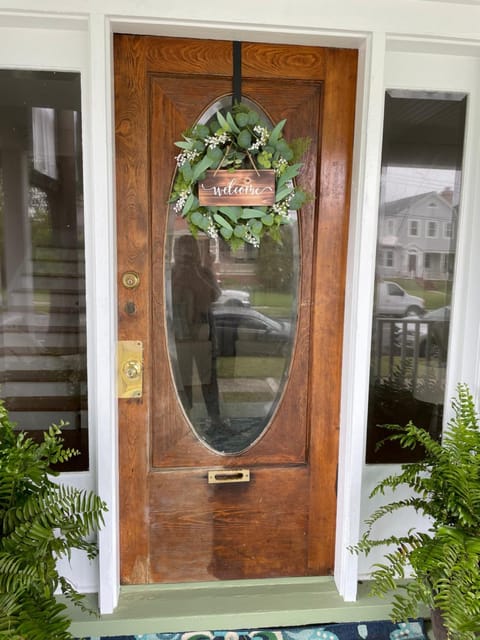 Key Lime Cottage steps from Cape Charles Beach Maison in Cape Charles