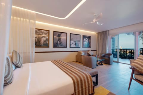 Bed, Photo of the whole room, Seating area, Bedroom