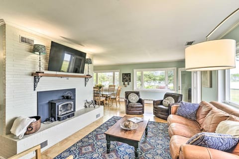 Bayfront Retreat with Game Room and Outdoor Pool! House in Chesapeake Bay