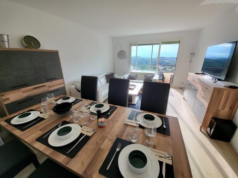 T3 avec magnifique vue montagne, 3 étoiles, piscine et parking, clim Apartment in Mougins