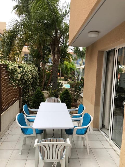 Patio, Dining area