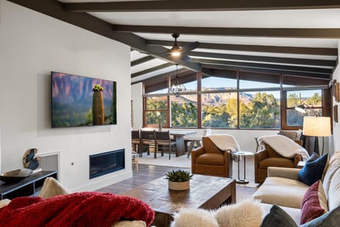 Modern Secluded with Amazing Views Hot Tub Casita Maison in Sedona