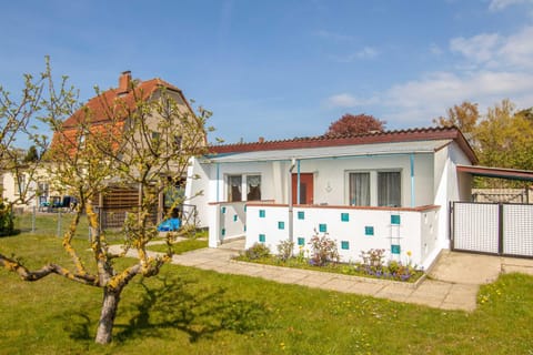 Property building, Garden, Balcony/Terrace