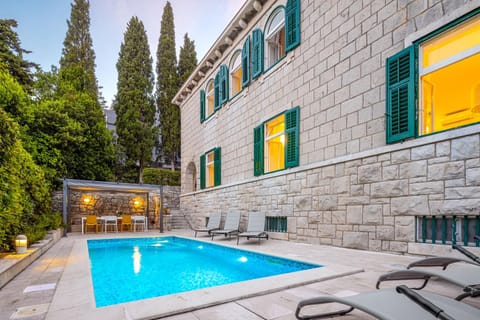 Property building, Swimming pool
