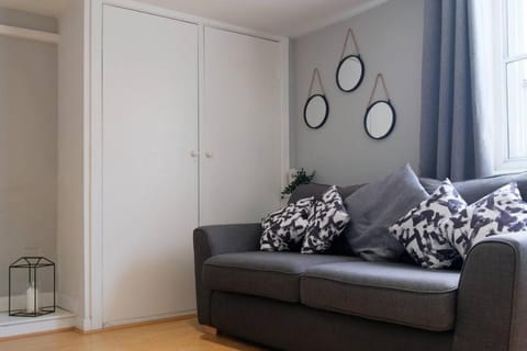 Seymour Townhouse by Serviced Living Liverpool Apartment in Liverpool