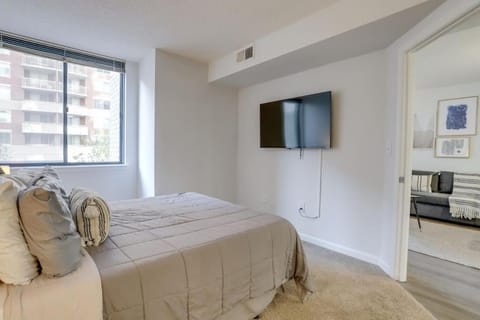 Sensational 1 Bedroom Condo At Ballston place With Gym Apartment in Arlington